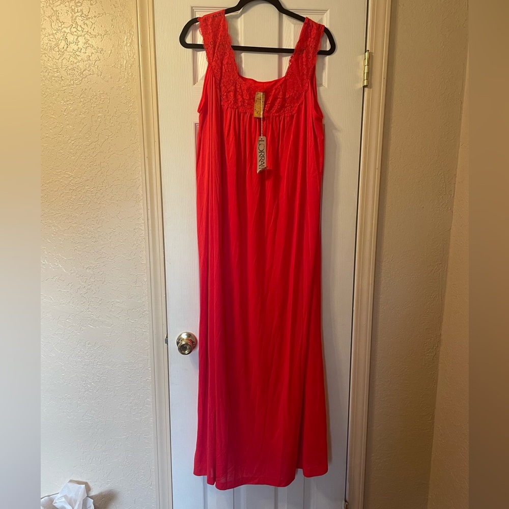 Vintage Women’s Nightgown & Robe